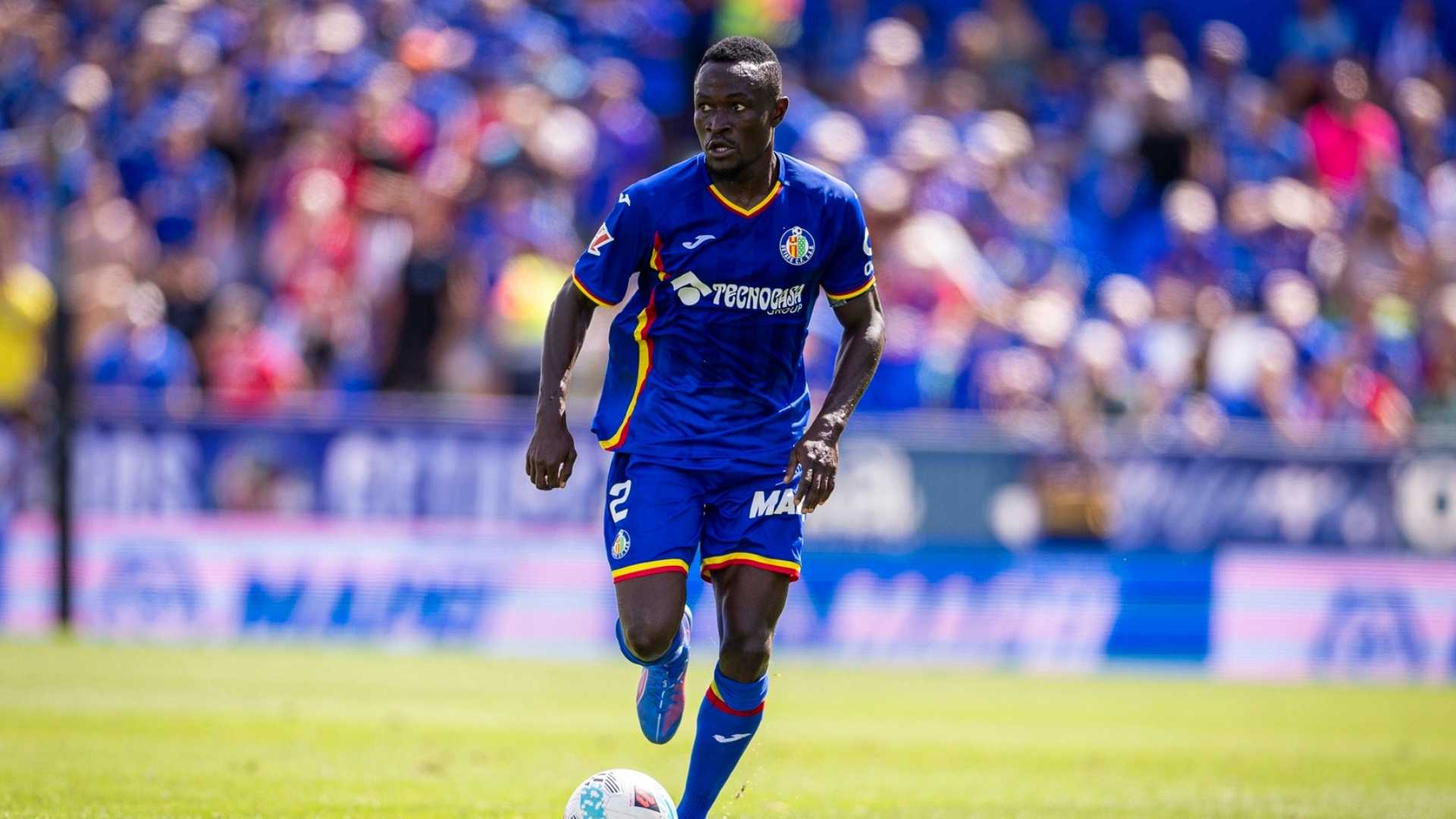 Djené suma 300 partidos como azulón