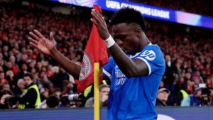 Vinicius calla bocas