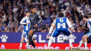 El Madrid cumple en Cornellà y retrasa el alirón del Barça